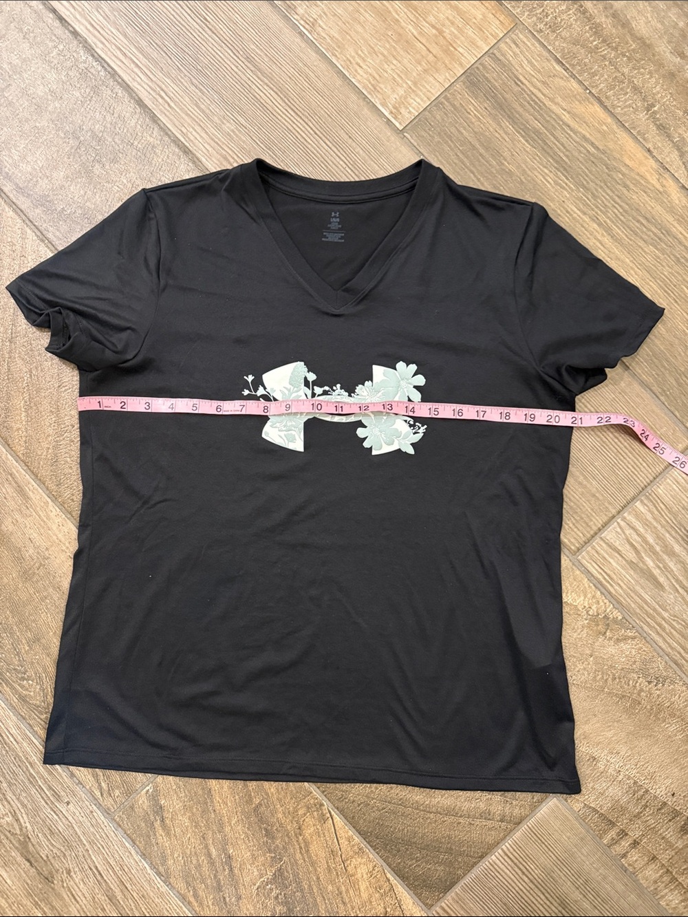 Under Armour UA Tech Floral Logo V-Neck Loose Fit T-Shirt Black Women’s Large - Picture 5 of 8